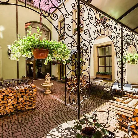 Old Boutique 