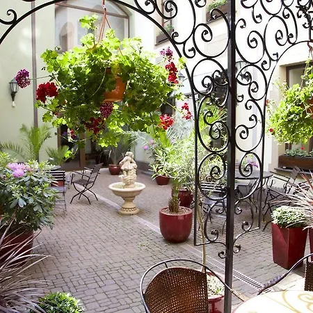 Old Boutique 