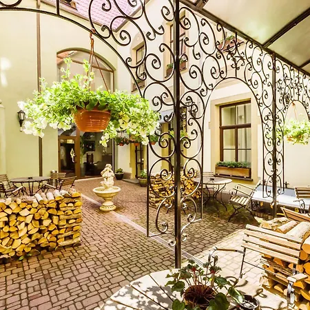 Old Boutique 